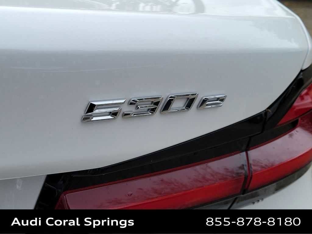 Used 2021 BMW 530e w/ Premium Package image 15