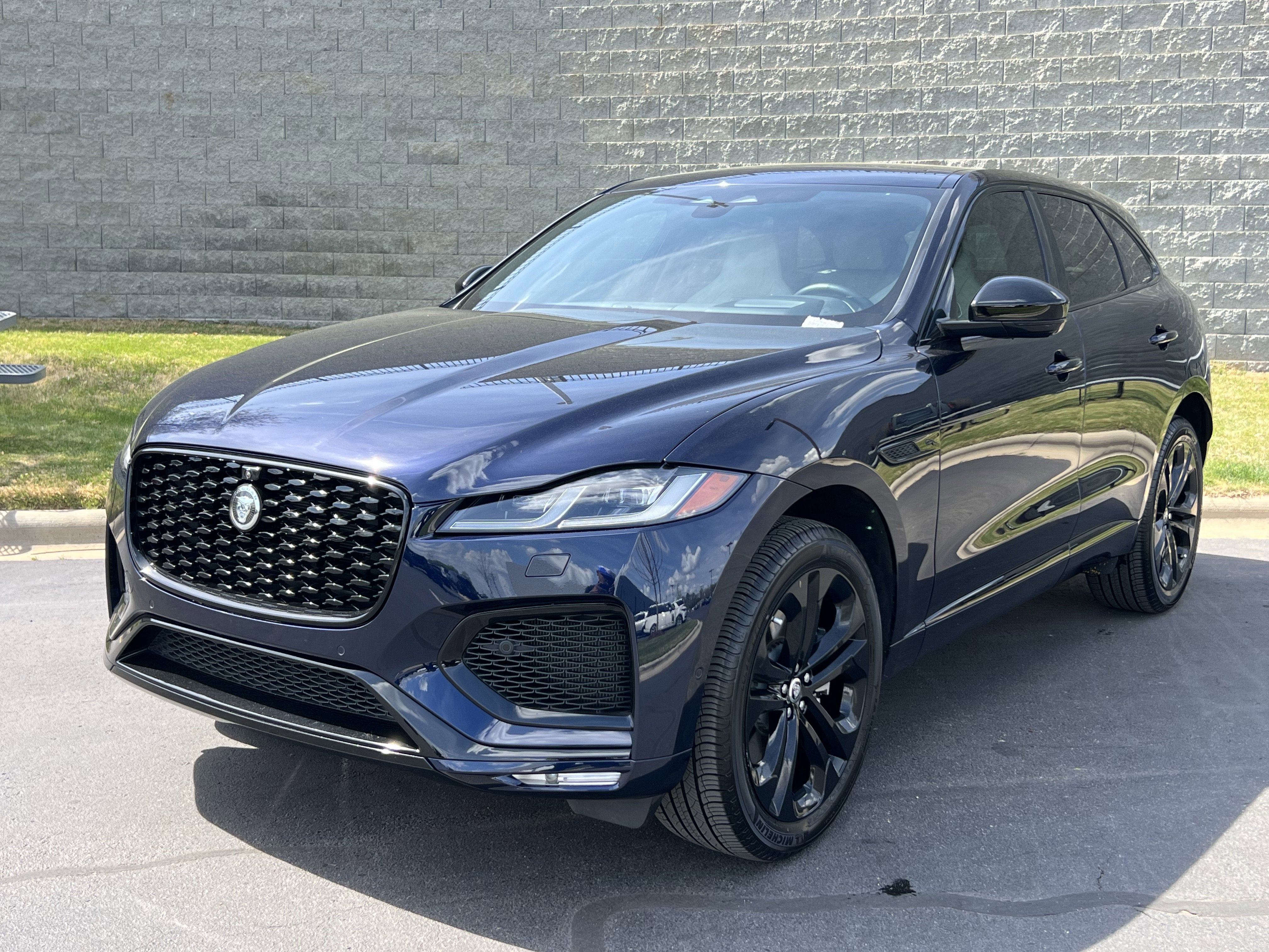 Certified 2026 Jaguar F-PACE R-Dynamic S AWD/4WD image 1