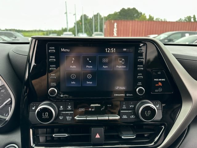 Used 2021 Toyota Highlander XLE FWD image 23