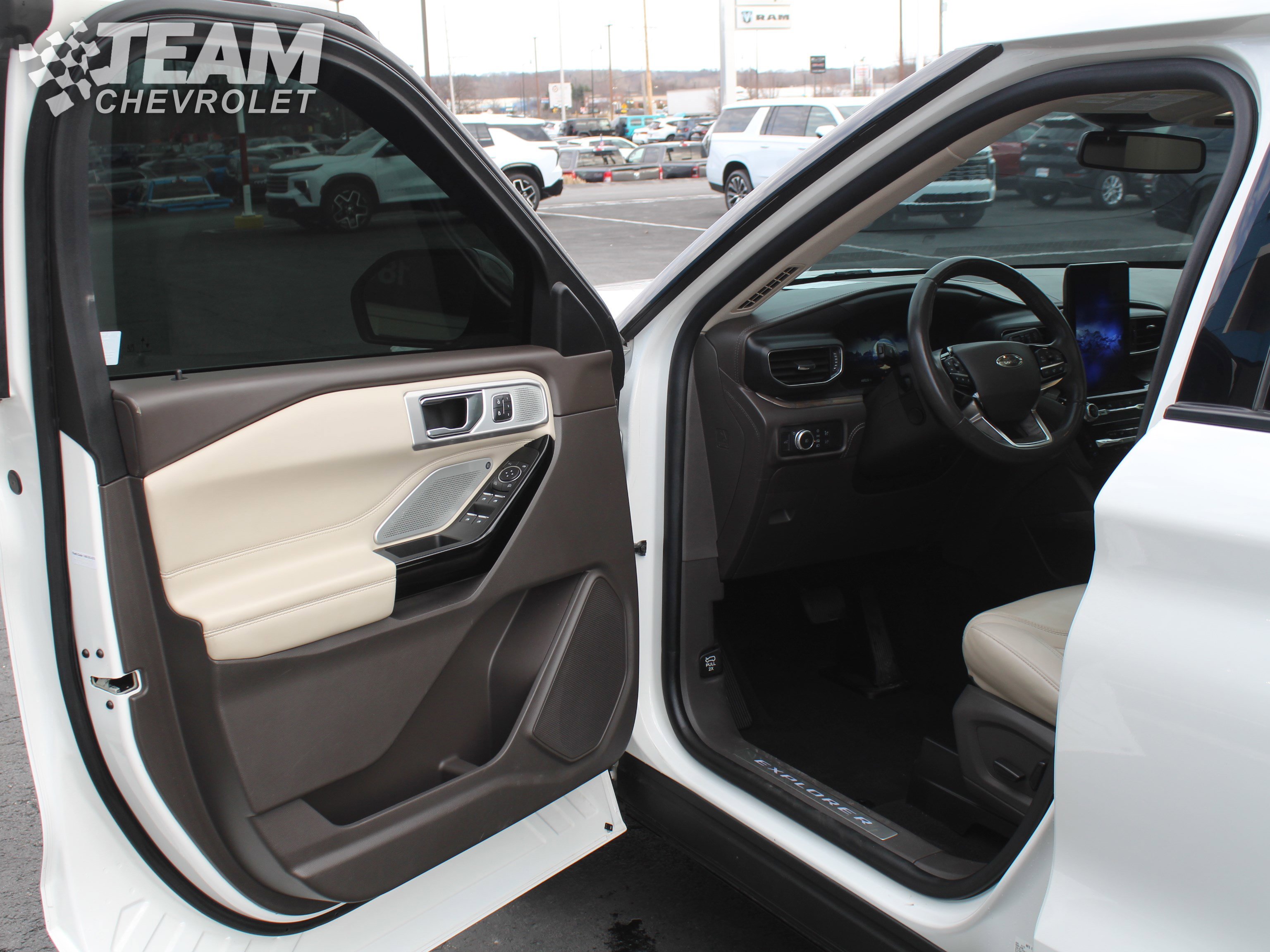 Used 2022 Ford Explorer Platinum w/ Equipment Group 601A image 10