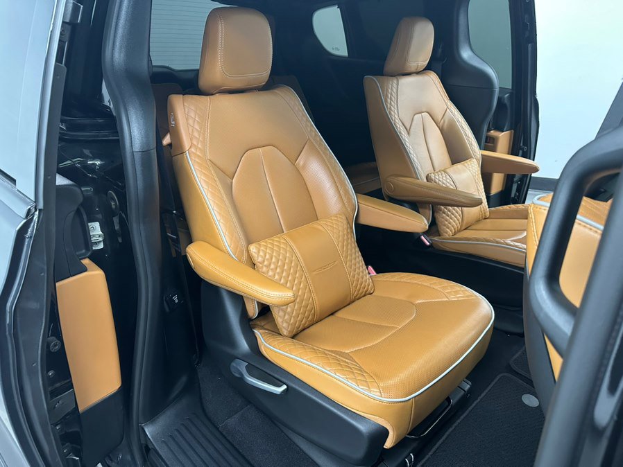 Used 2022 Chrysler Pacifica Pinnacle image 37