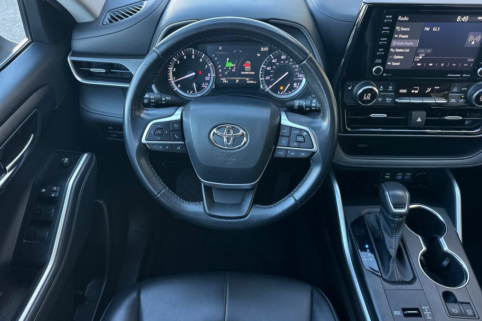 Used 2022 Toyota Highlander XLE FWD image 13