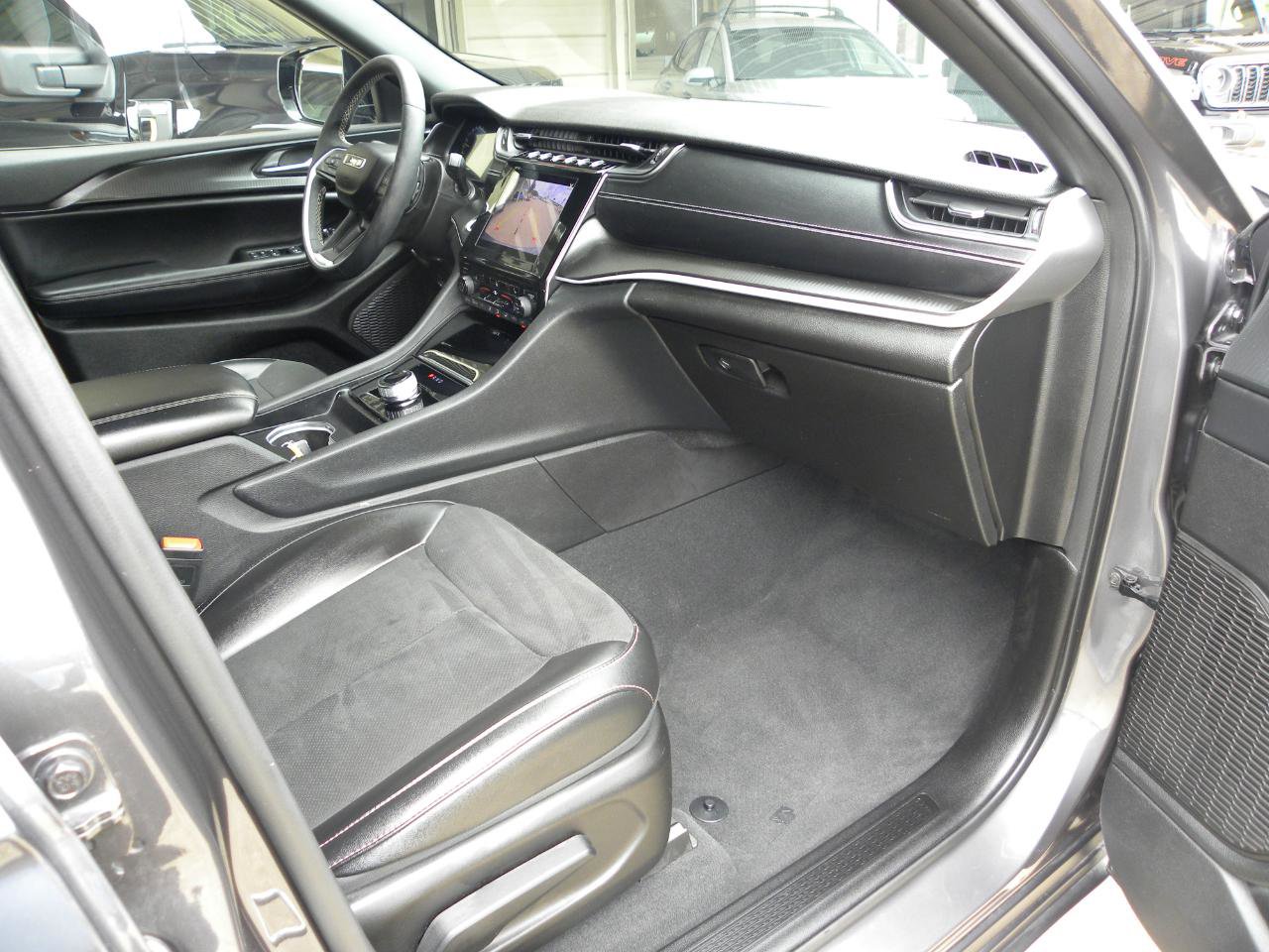 Used 2024 Jeep Grand Cherokee Altitude AWD/4WD image 15