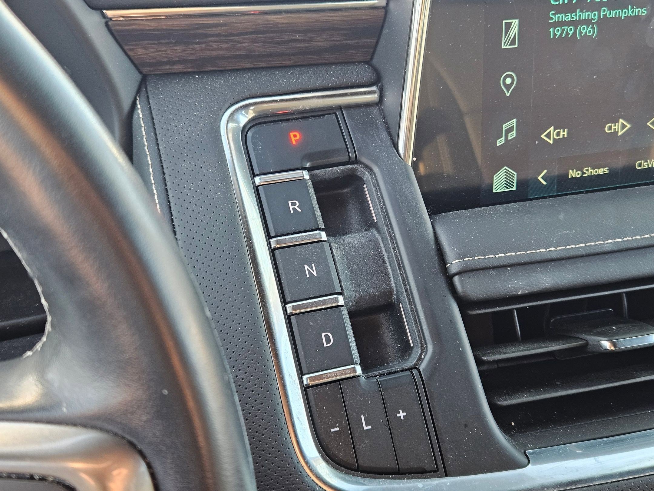 Used 2024 Chevrolet Suburban Premier AWD/4WD image 19