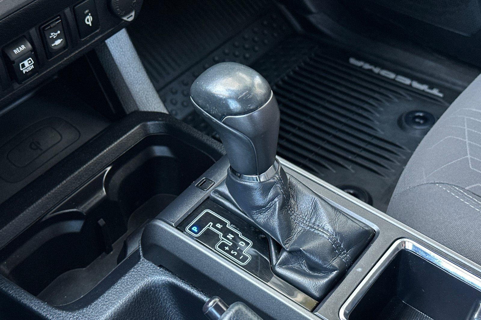 Used 2018 Toyota Tacoma TRD Sport w/ Technology Package image 19