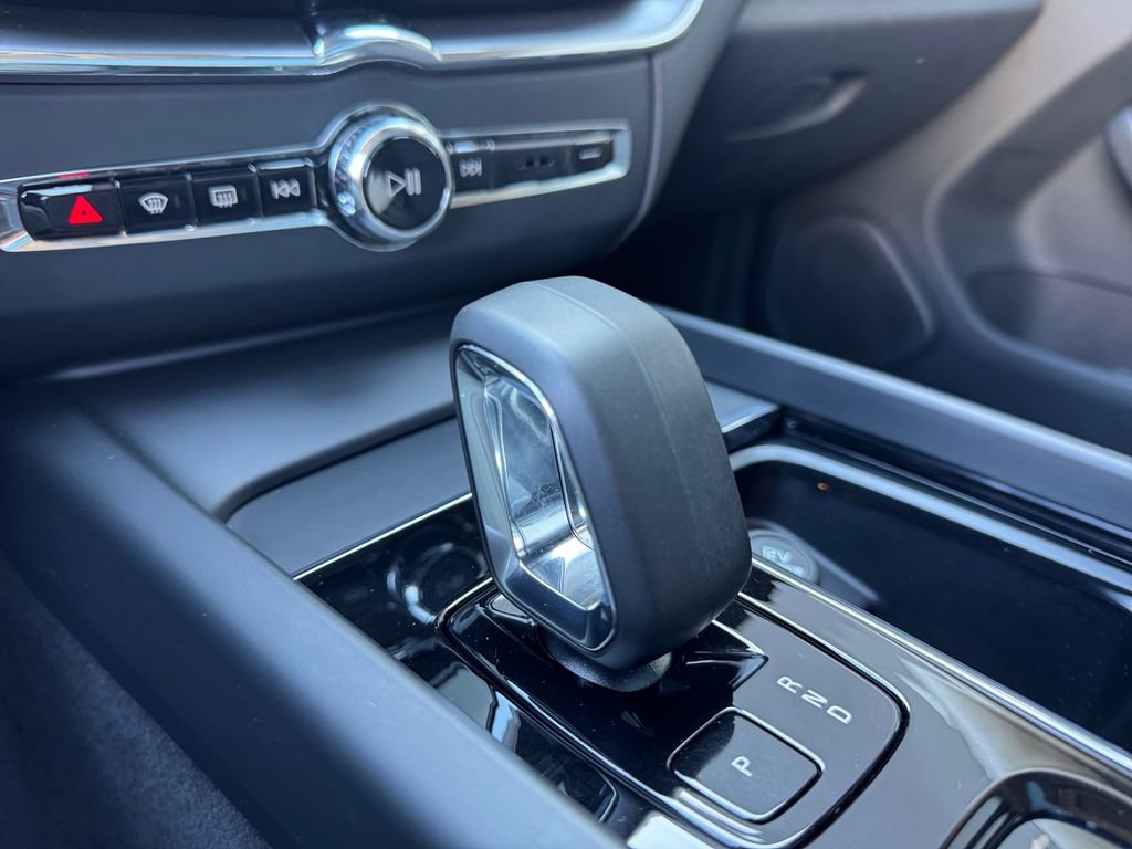 Certified 2024 Volvo XC60 B5 Core w/ Protection Package Premier AWD/4WD image 16