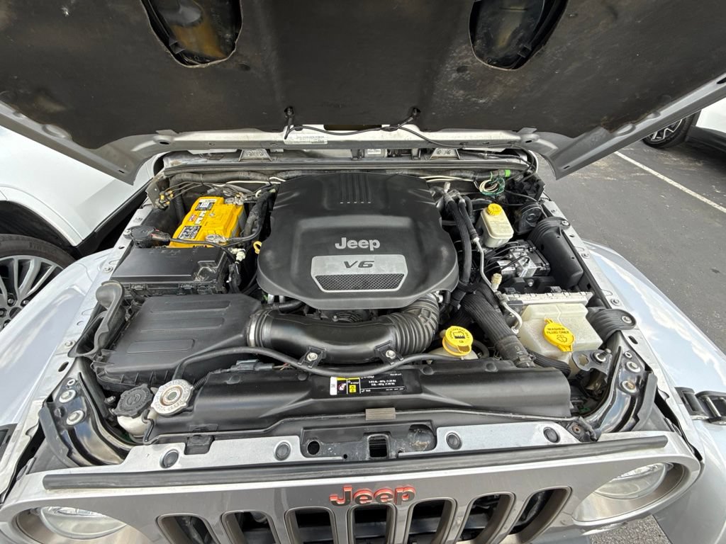 Used 2017 Jeep Wrangler Unlimited Sahara AWD/4WD image 16