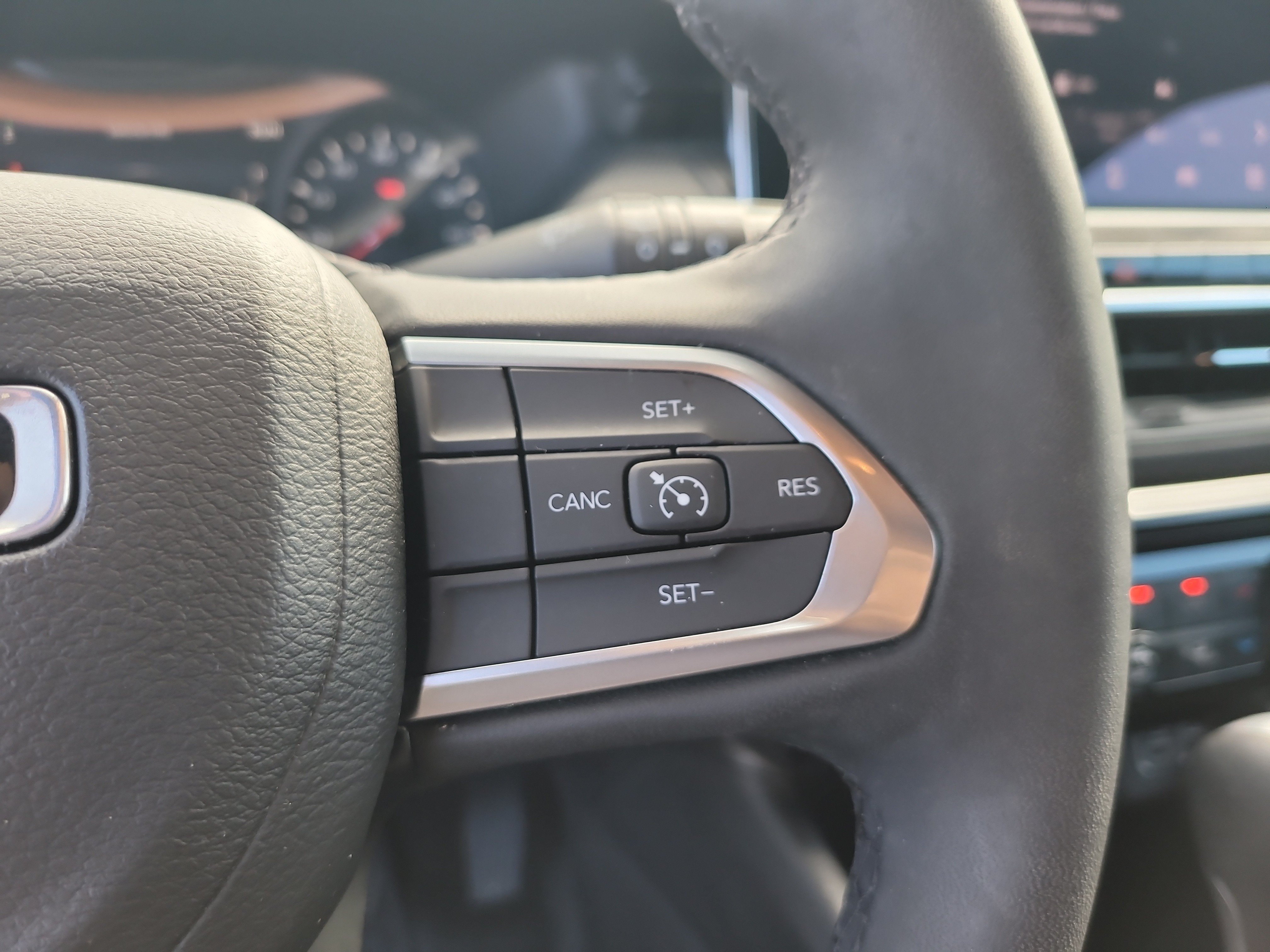 Used 2024 Jeep Compass Latitude w/ Convenience Group AWD/4WD image 28