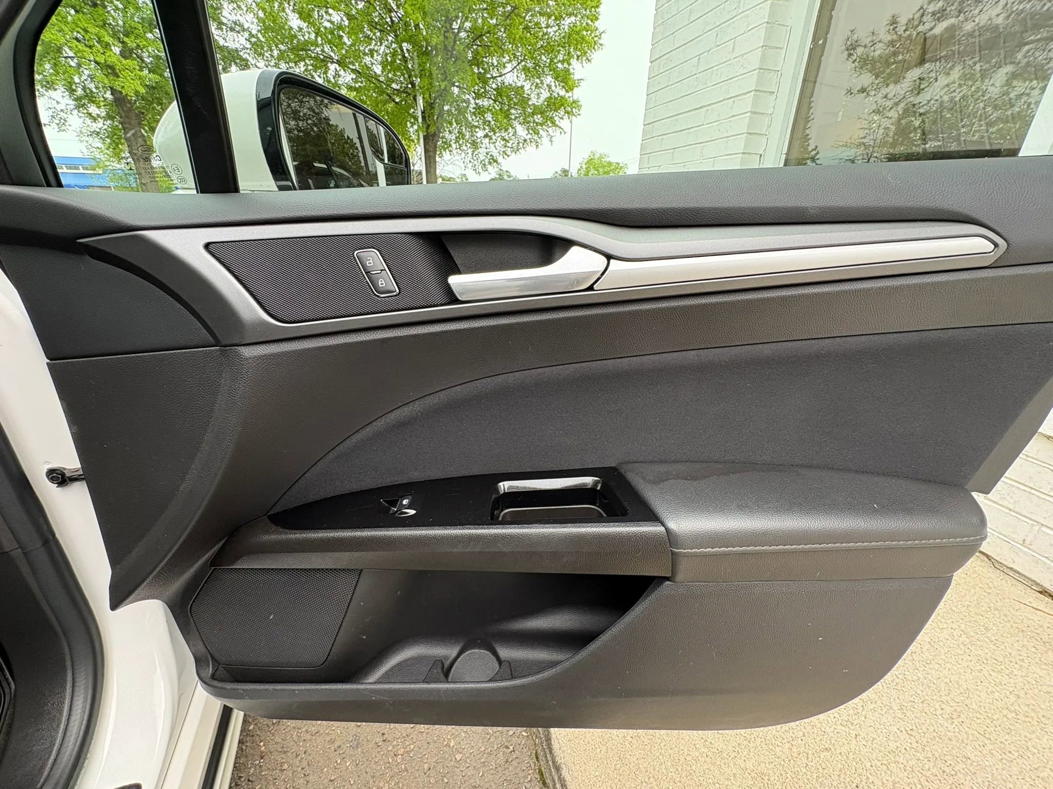 Used 2016 Ford Fusion SE image 11