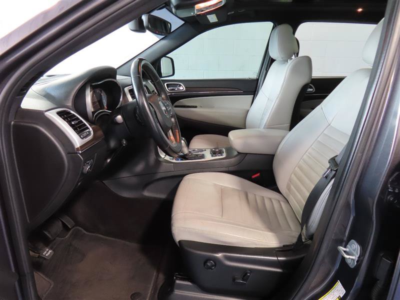 Used 2018 Jeep Grand Cherokee Limited AWD/4WD image 17