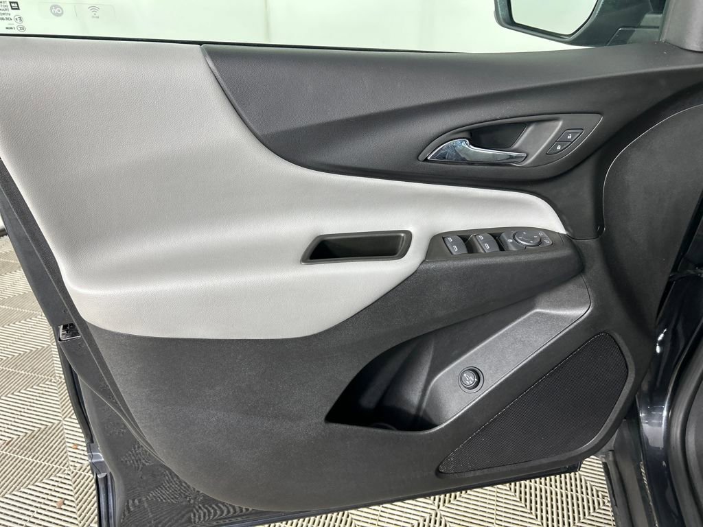 Used 2023 Chevrolet Equinox LT w/ Driver Convenience Package image 11