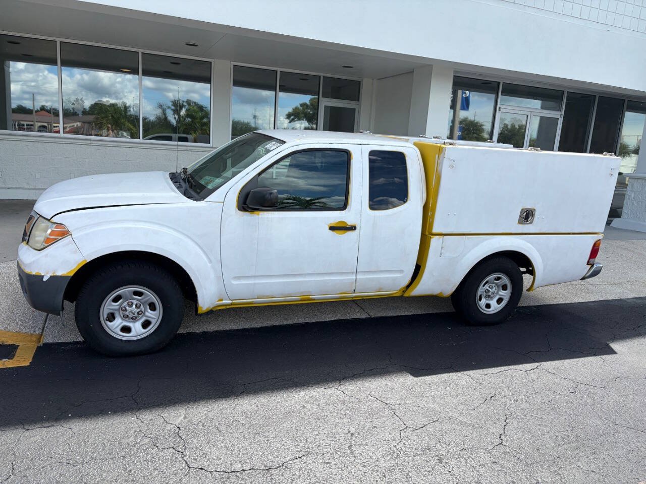 Used 2015 Nissan Frontier SV RWD image 1