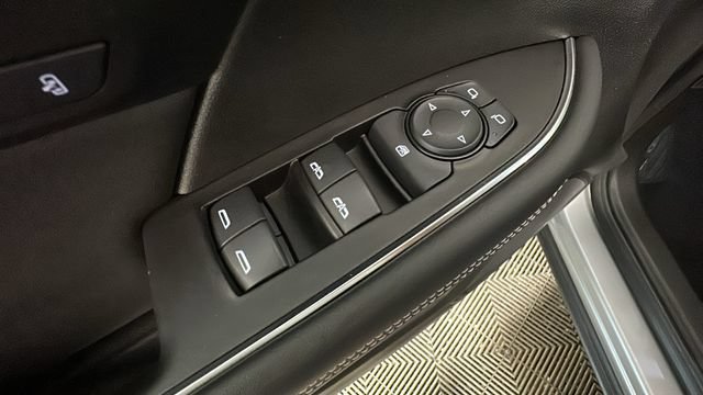 Used 2023 Buick Envision Essence AWD/4WD image 10