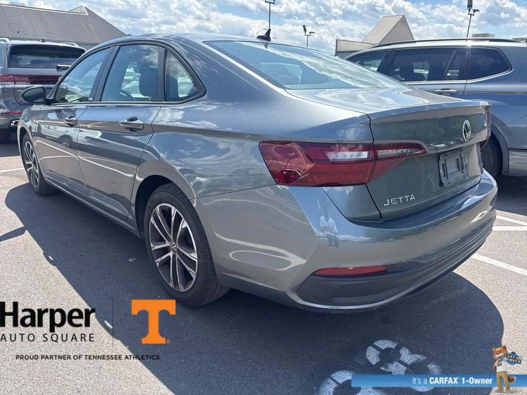 Used 2024 Volkswagen Jetta Sport image 3