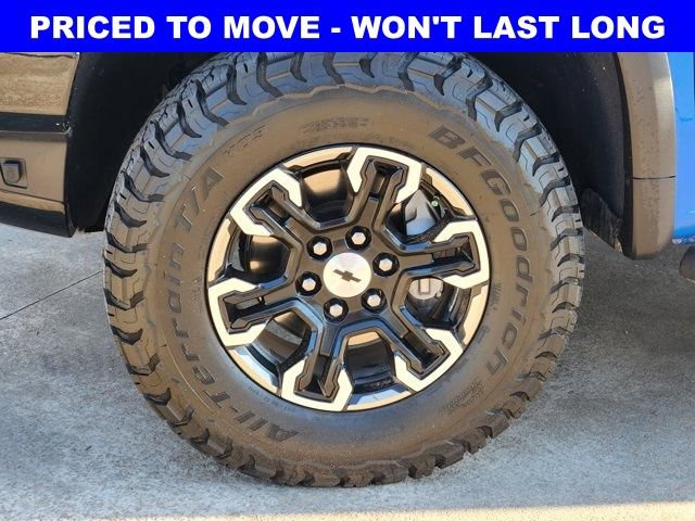 Used 2025 Chevrolet Silverado 1500 ZR2 w/ Technology Package image 18