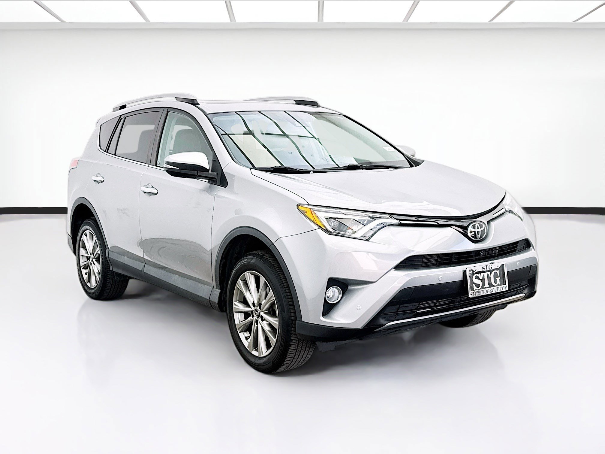 Used 2018 Toyota RAV4 Limited w/ Advanced Technology Package image 3