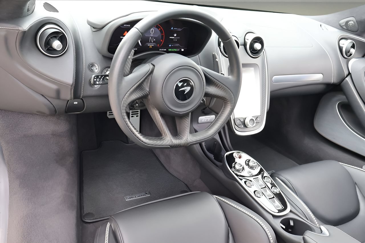 Used 2023 McLaren GT RWD image 11