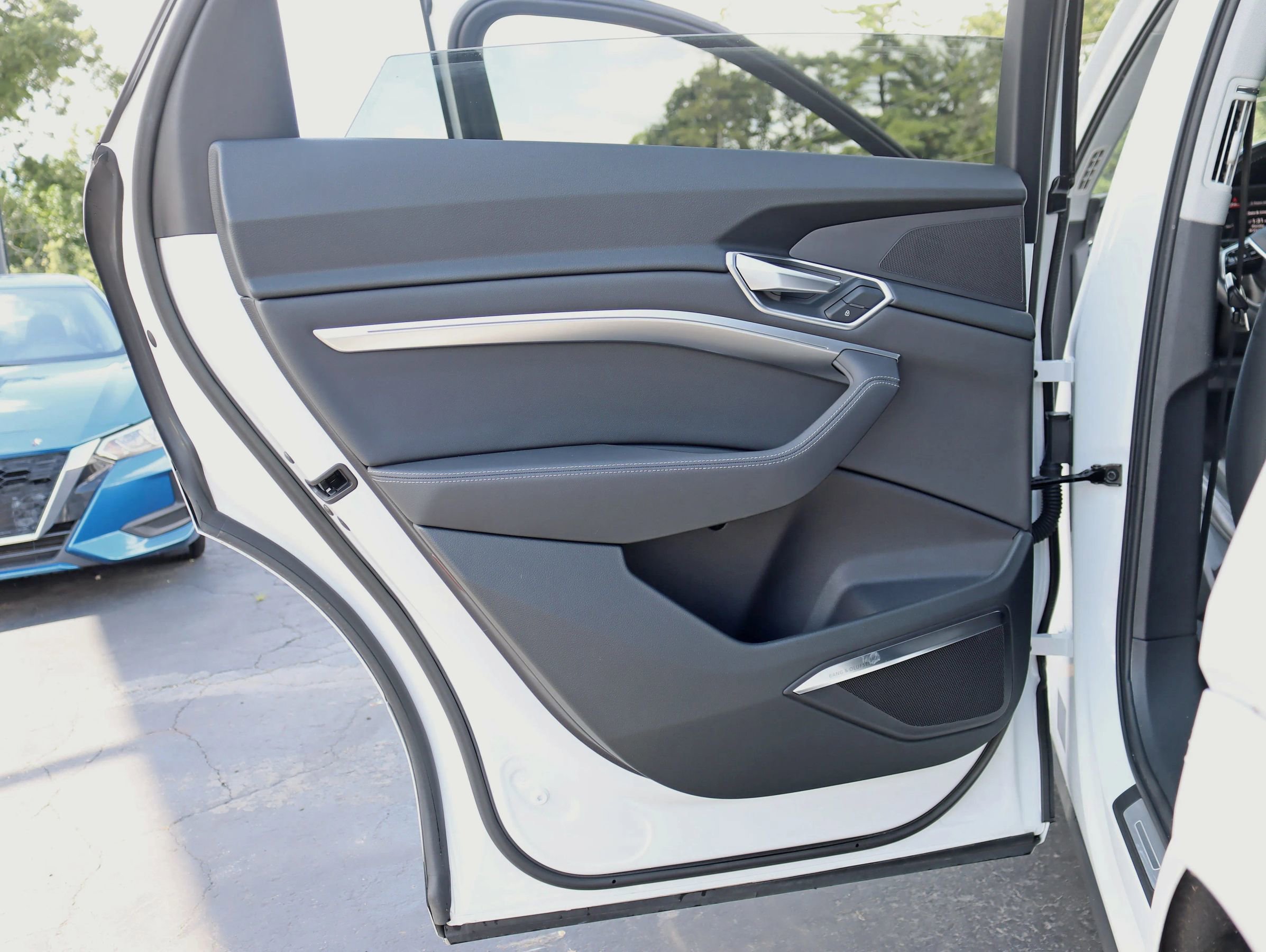 Used 2019 Audi e-tron Premium Plus image 37