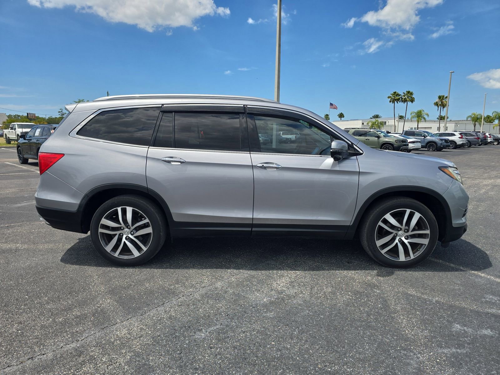 Used 2018 Honda Pilot Touring image 3