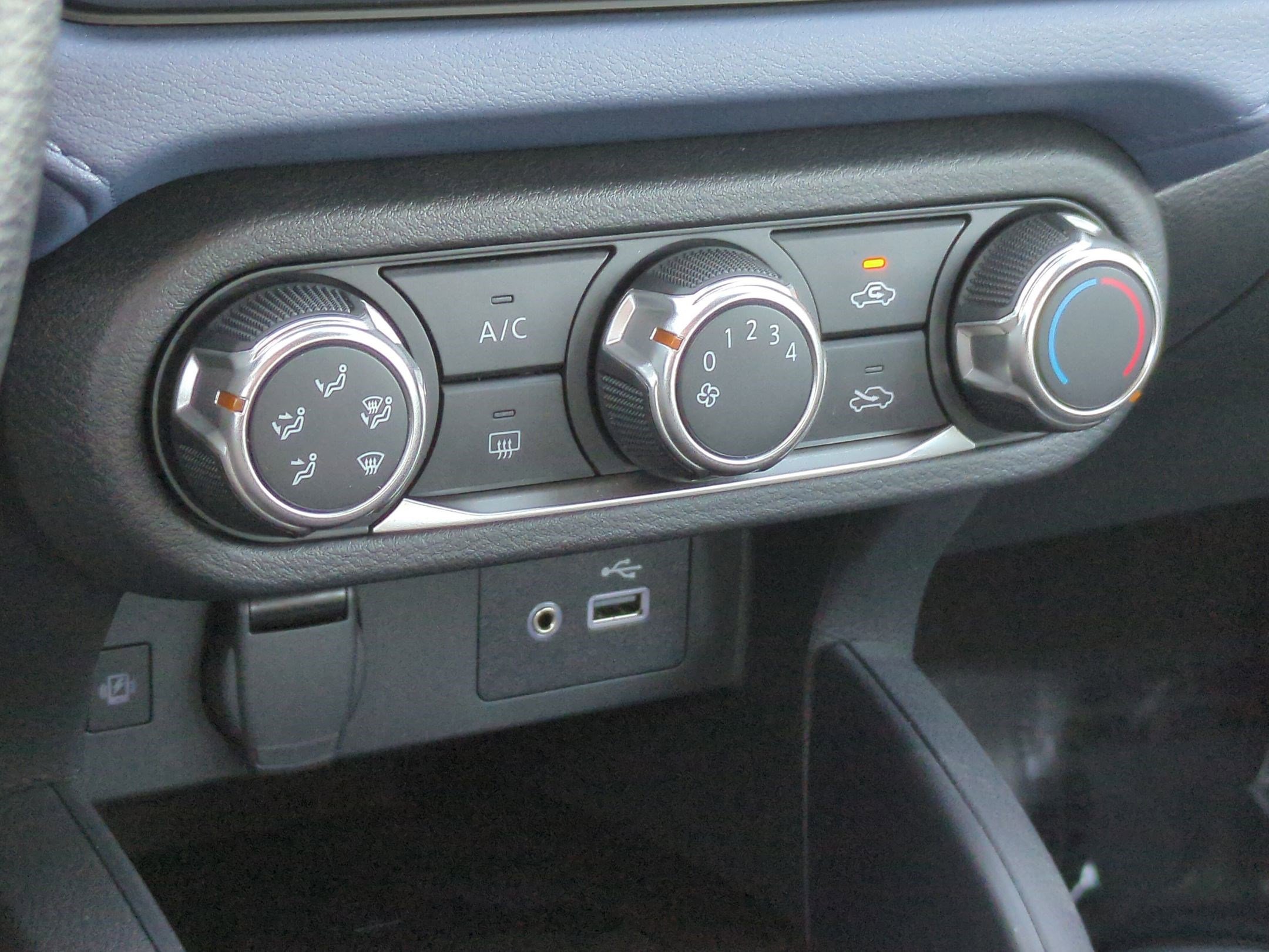 New 2025 Nissan Versa SV w/ Trunk Package FWD image 19