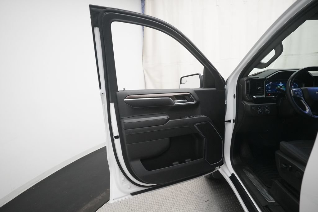 Used 2024 Chevrolet Silverado 1500 LT AWD/4WD image 26