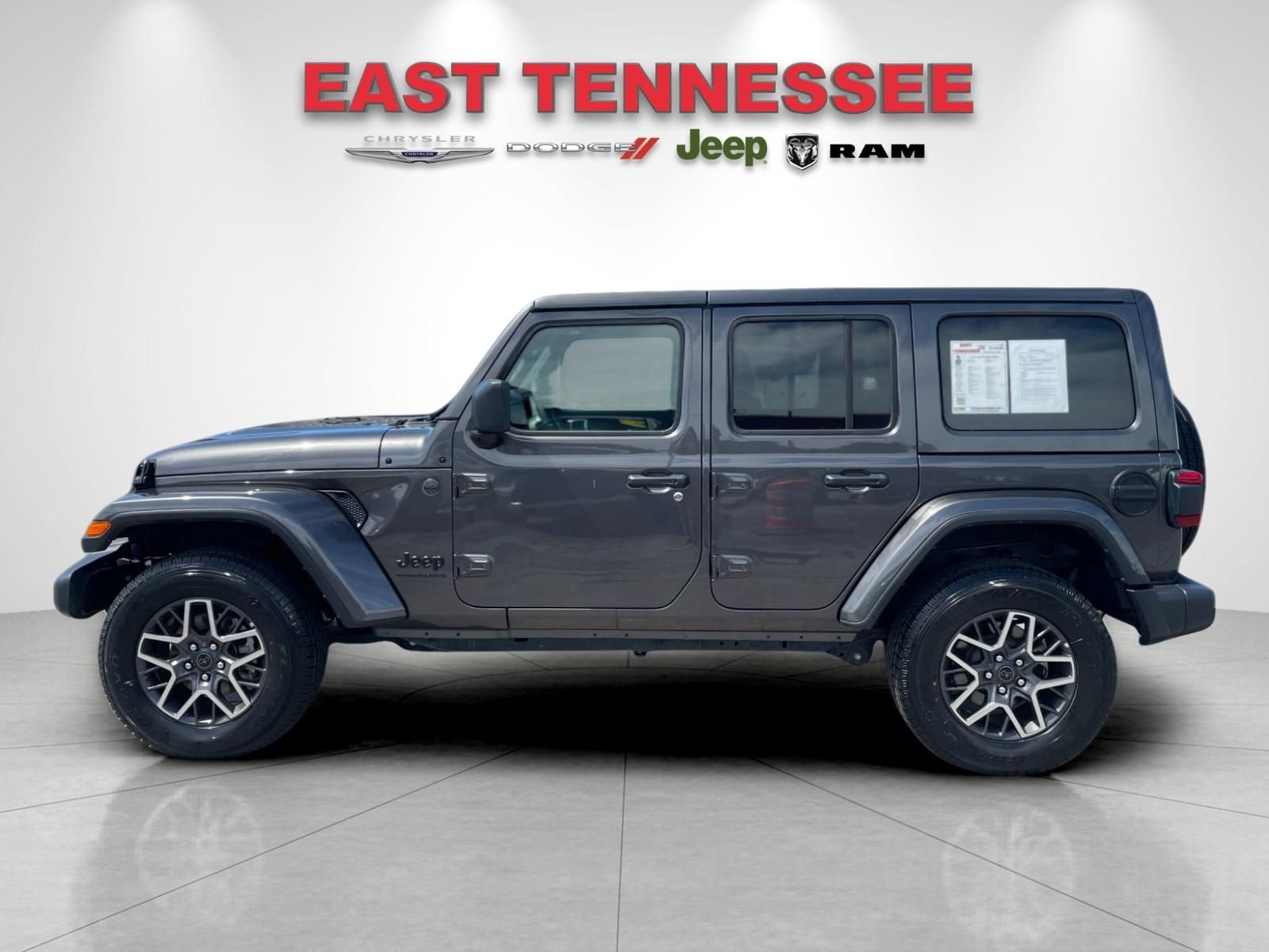 Used 2025 Jeep Wrangler Unlimited Sahara AWD/4WD image 6