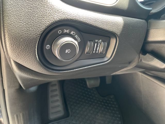 Used 2023 Jeep Renegade Latitude w/ Sun/Sound Group AWD/4WD image 25