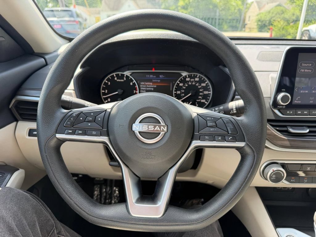 Used 2025 Nissan Altima 2.5 SV FWD image 35