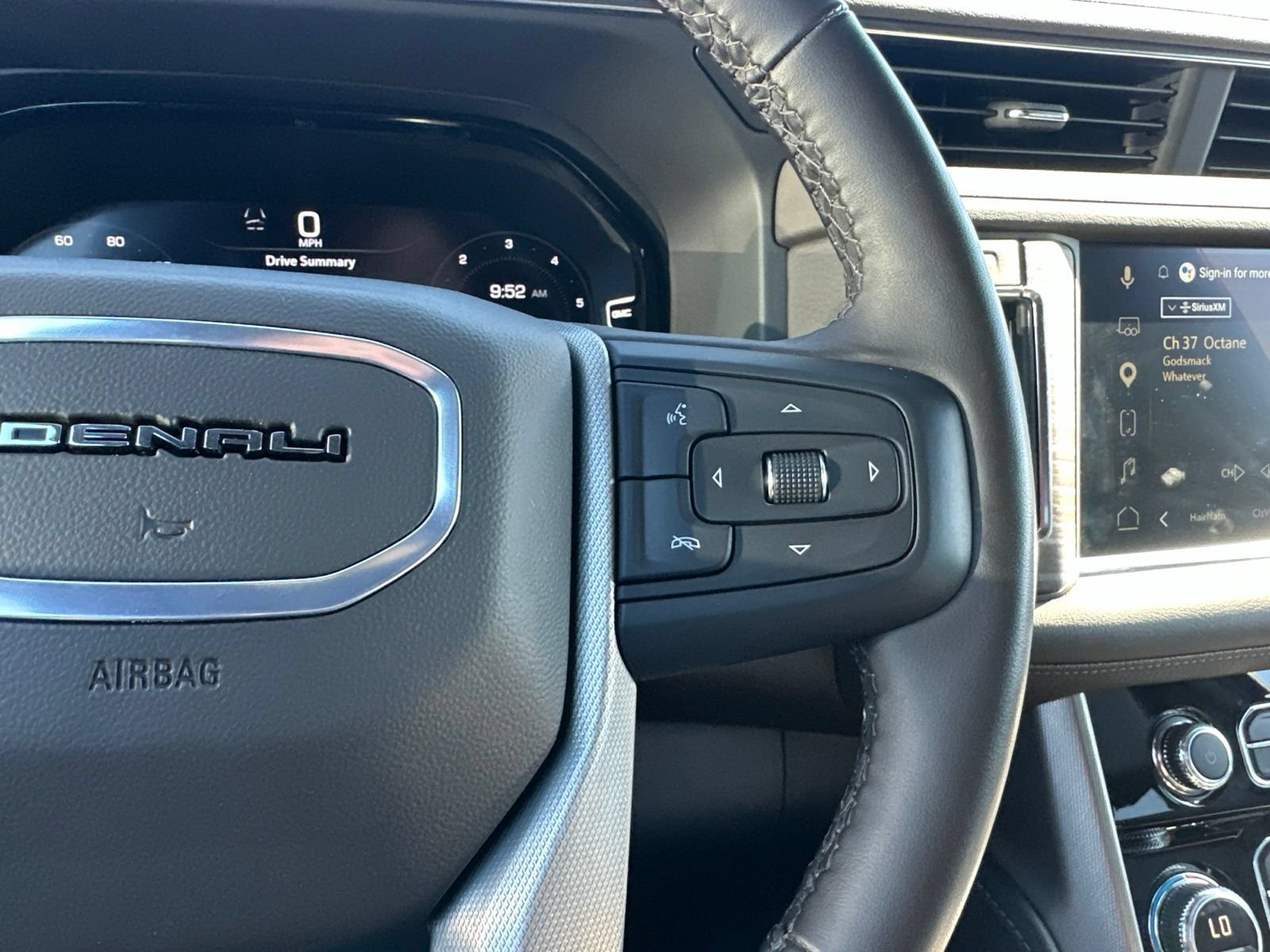 Used 2024 GMC Yukon XL Denali AWD/4WD image 61