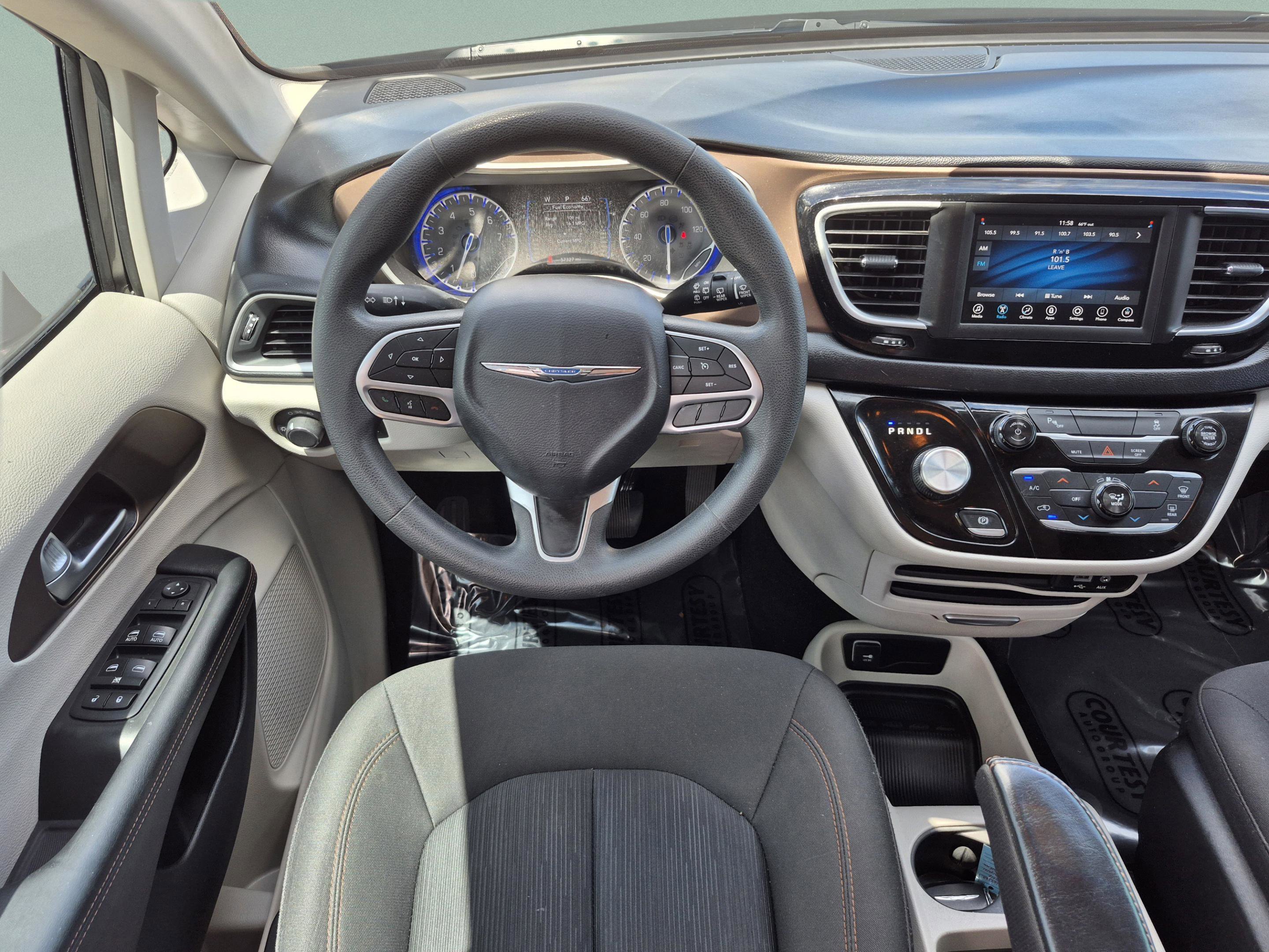 Used 2018 Chrysler Pacifica L image 11