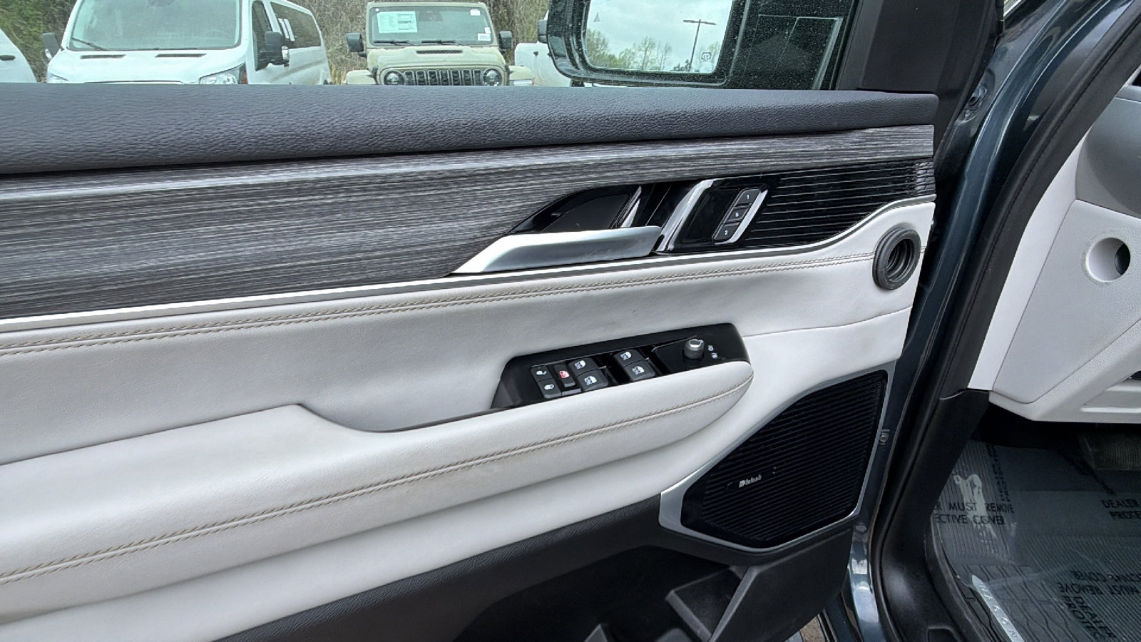 Used 2024 Jeep Wagoneer Series III w/ Premium Group I image 15