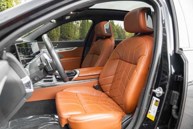 Used 2023 BMW 740i w/ Luxury Rear Seating Package RWD image 34