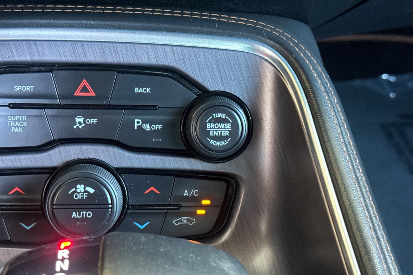 Used 2015 Dodge Challenger R/T Scat Pack RWD image 27