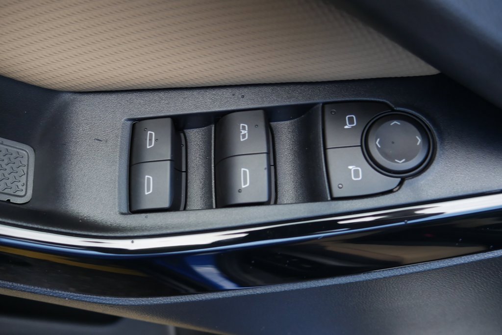 New 2026 Chevrolet Equinox ACTIV w/ Convenience Package III image 32