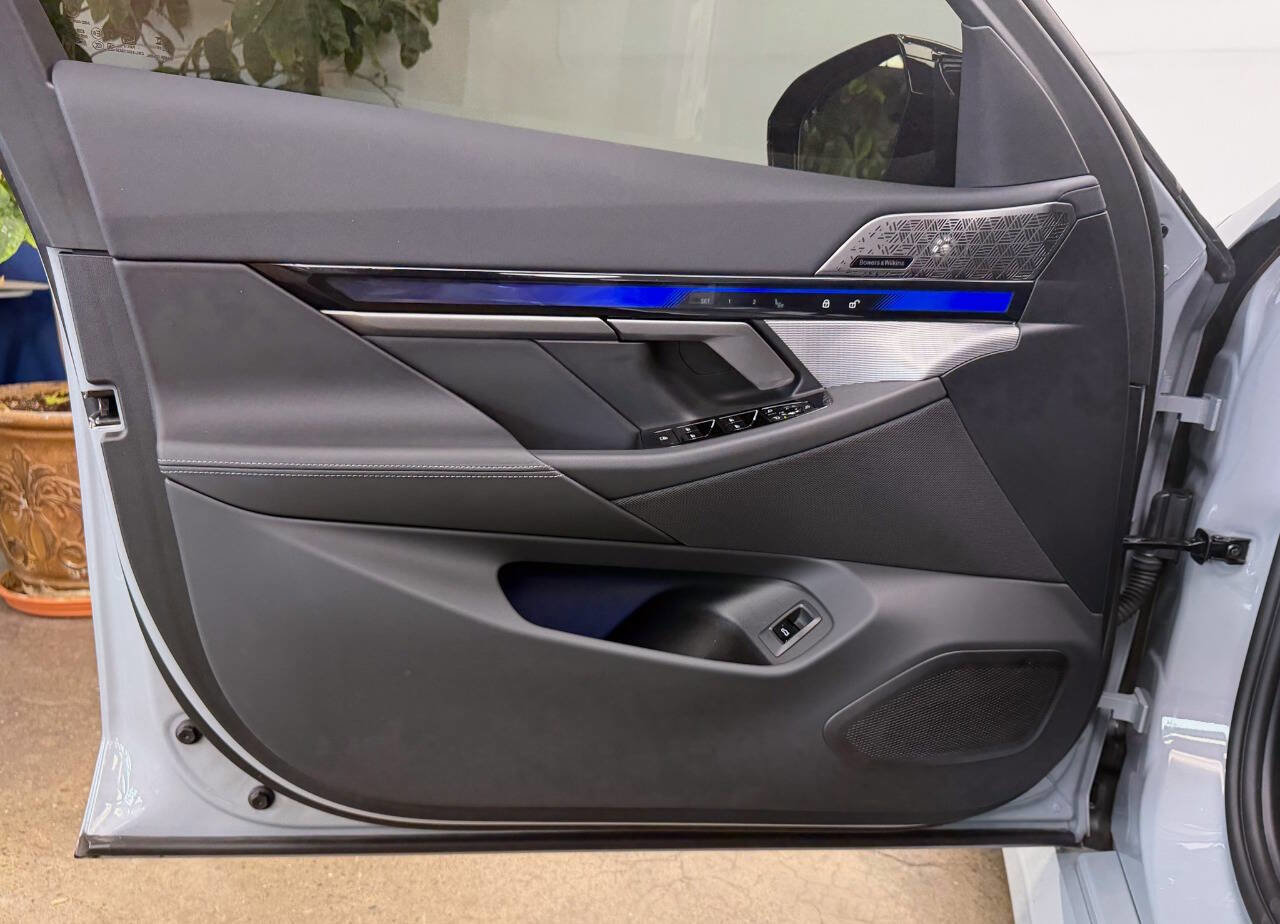 Used 2026 BMW M5 Touring image 42