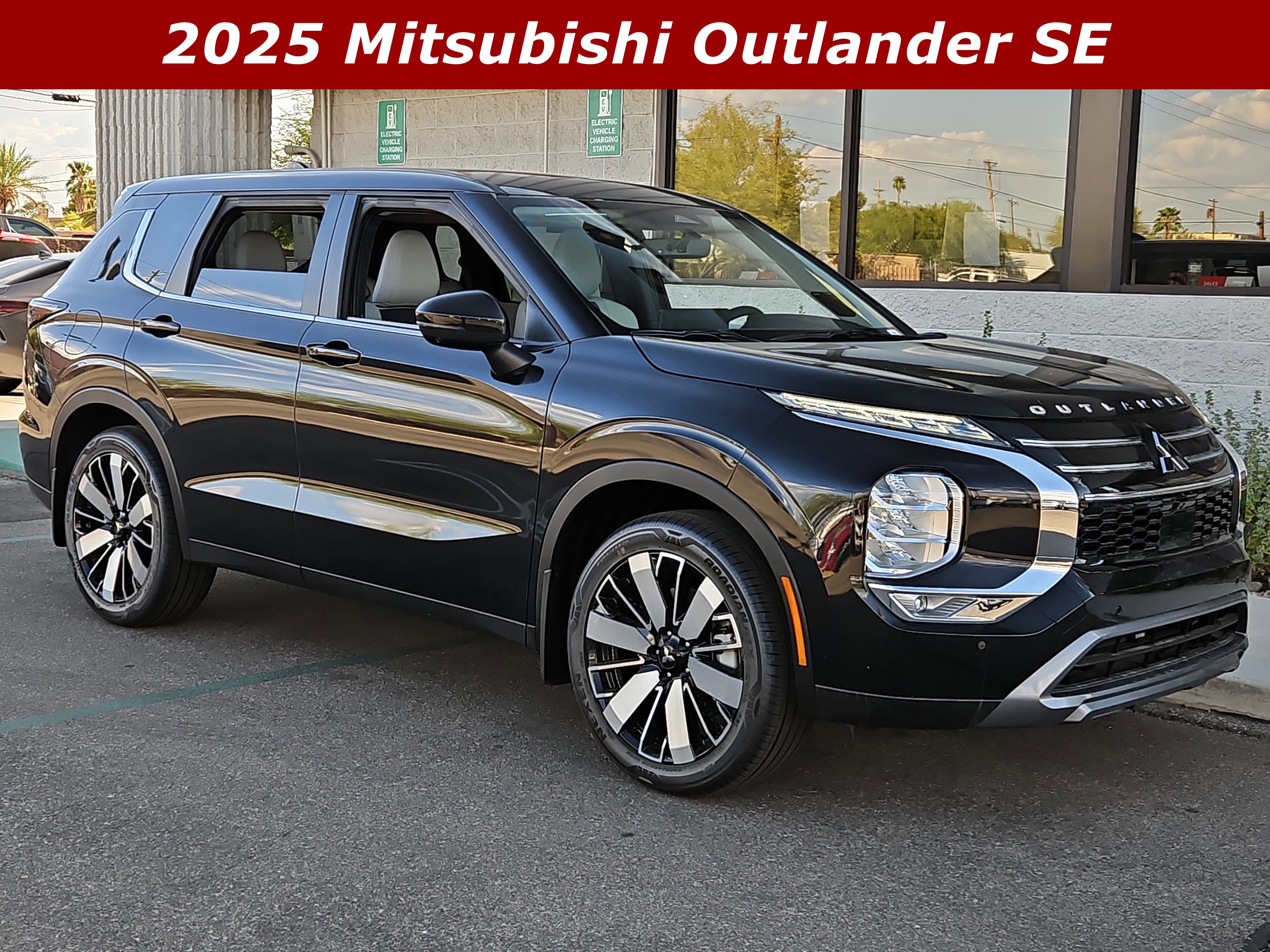 New 2025 Mitsubishi Outlander SE image 1