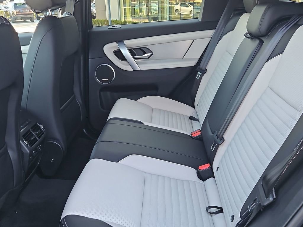 New 2026 Land Rover Discovery Sport Landmark image 16