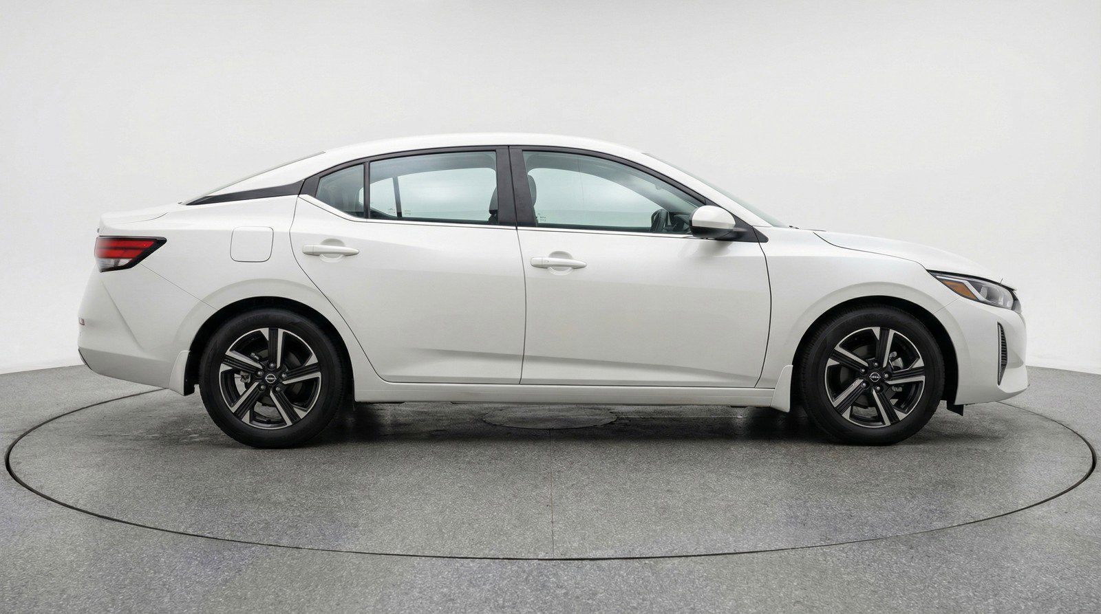 Used 2025 Nissan Sentra SV FWD image 11