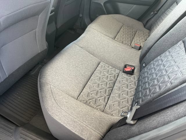 Used 2026 Nissan Kicks SV FWD image 30
