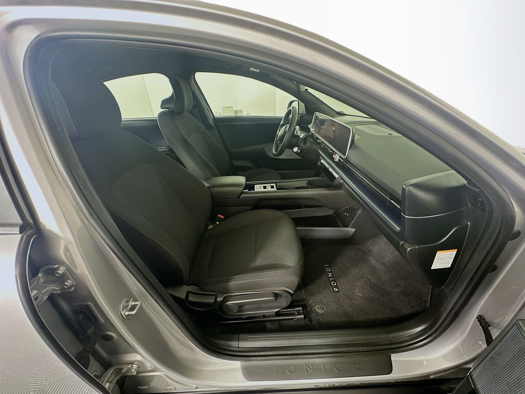 Used 2024 Hyundai Ioniq 6 SE image 30