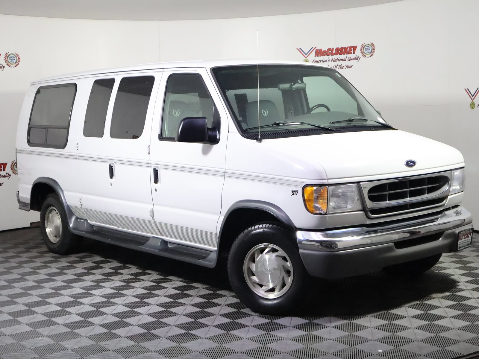 Used 2000 Ford E-150 and Econoline 150 RWD image 2