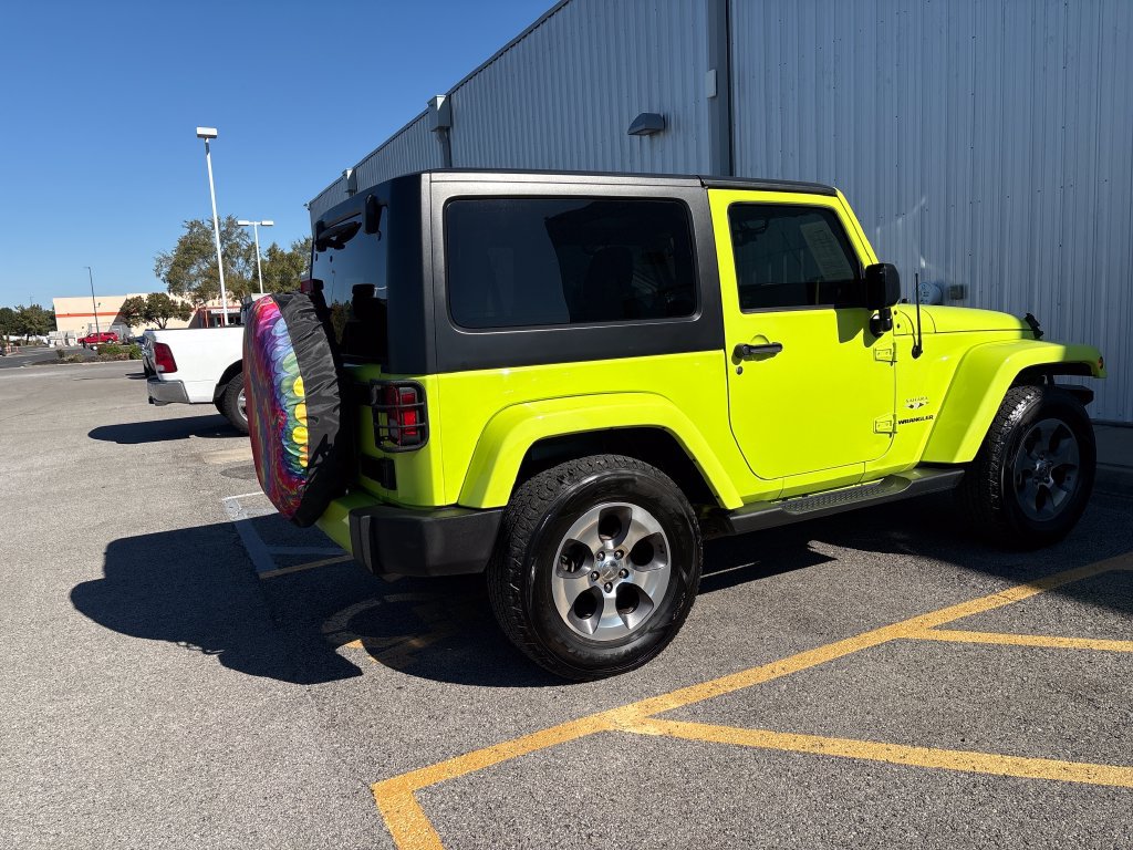 Used 2017 Jeep Wrangler Sahara w/ Connectivity Group AWD/4WD image 5