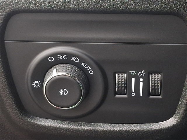 Used 2025 Jeep Grand Cherokee Limited image 25