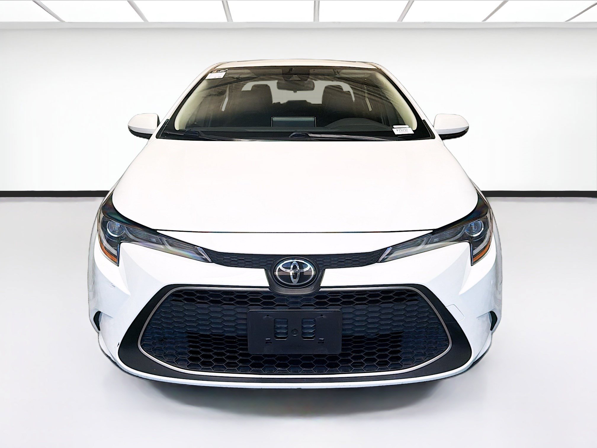Used 2022 Toyota Corolla XLE FWD image 2