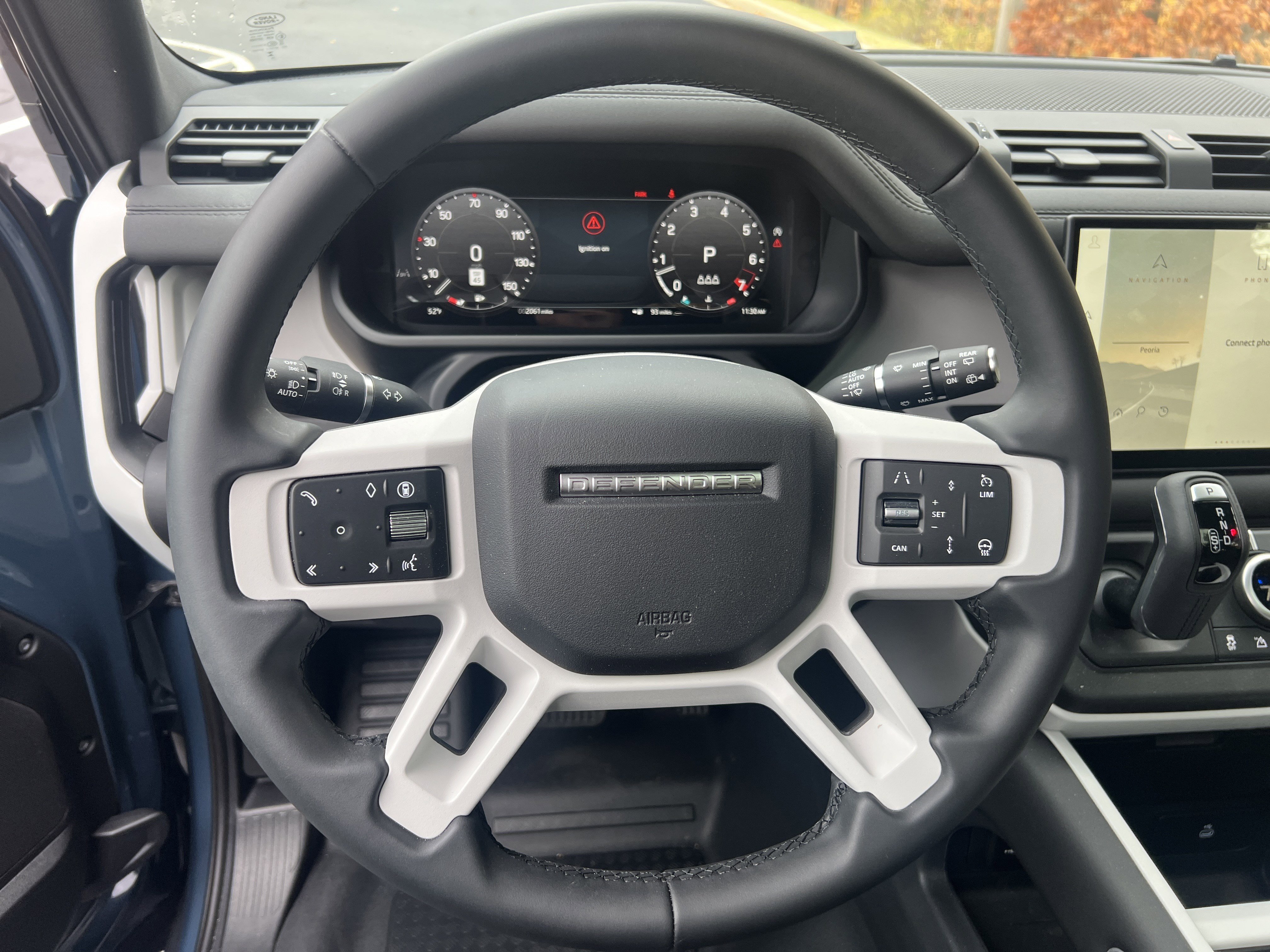 Used 2025 Land Rover Defender 90 X-Dynamic SE image 13