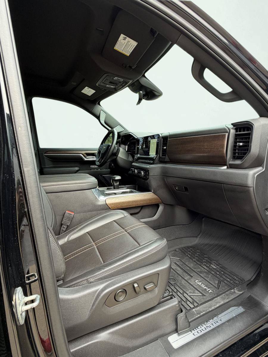 Used 2023 Chevrolet Silverado 1500 High Country w/ Technology Package AWD/4WD image 27