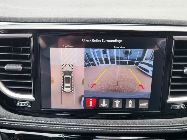 New 2026 Chrysler Pacifica Limited FWD image 14