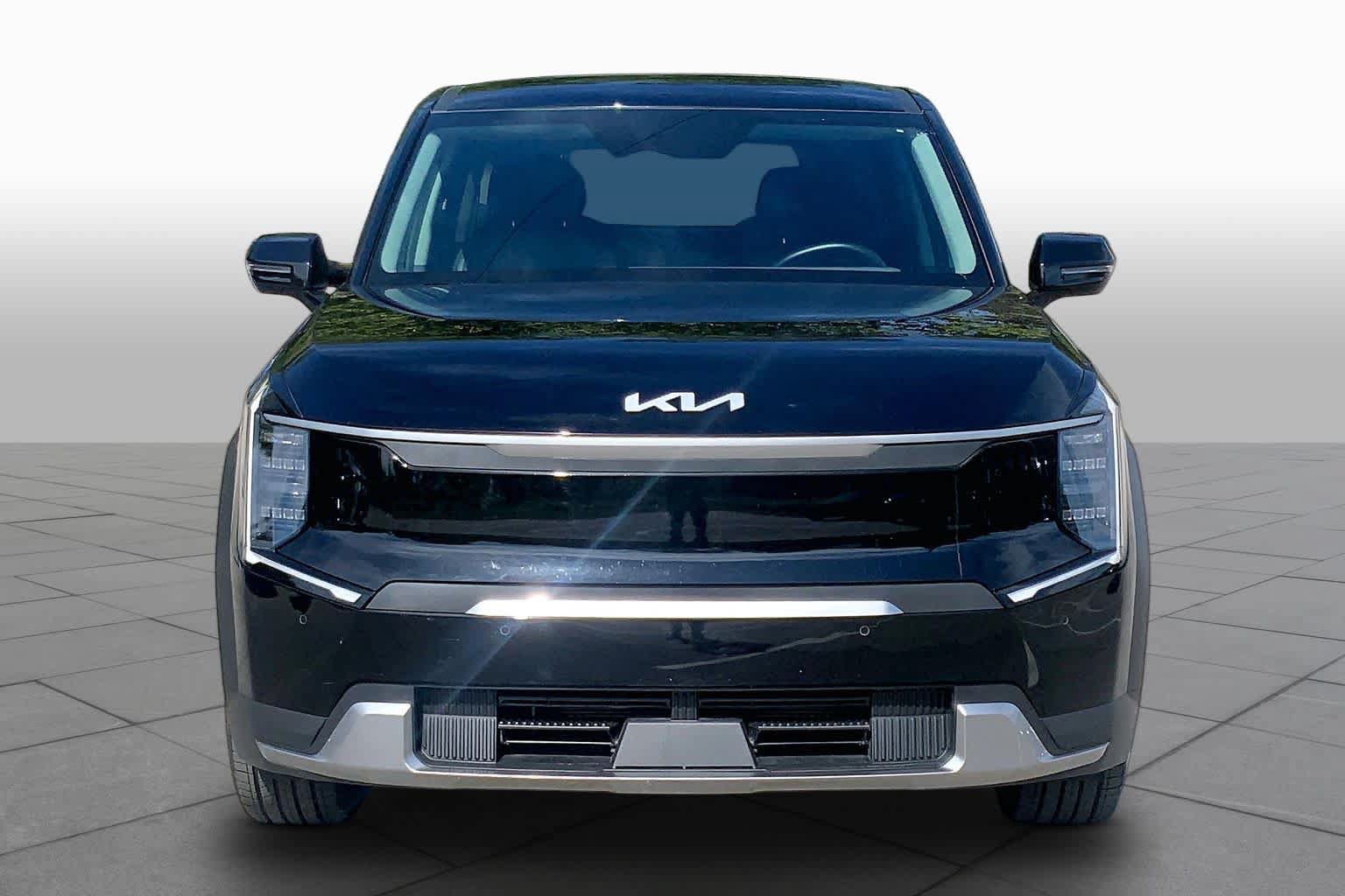 Certified 2024 Kia EV9 Light Long Range RWD image 3