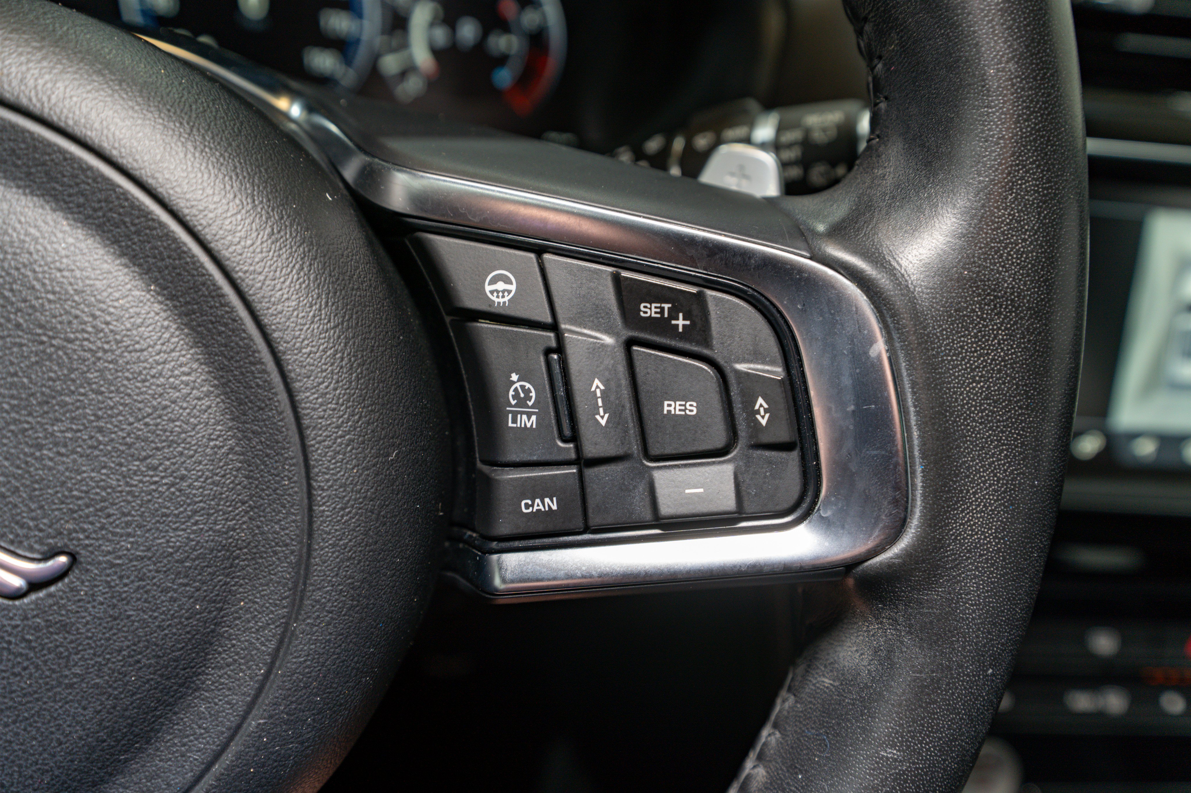 Used 2018 Jaguar F-PACE S AWD/4WD image 28