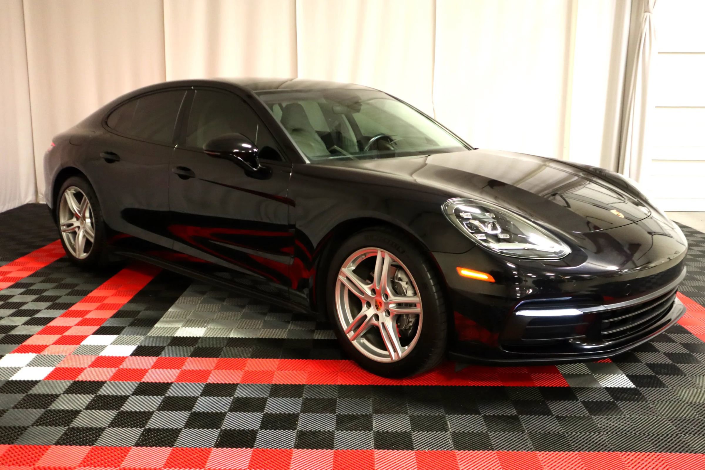 Used 2019 Porsche Panamera w/ Premium Package Plus RWD image 2